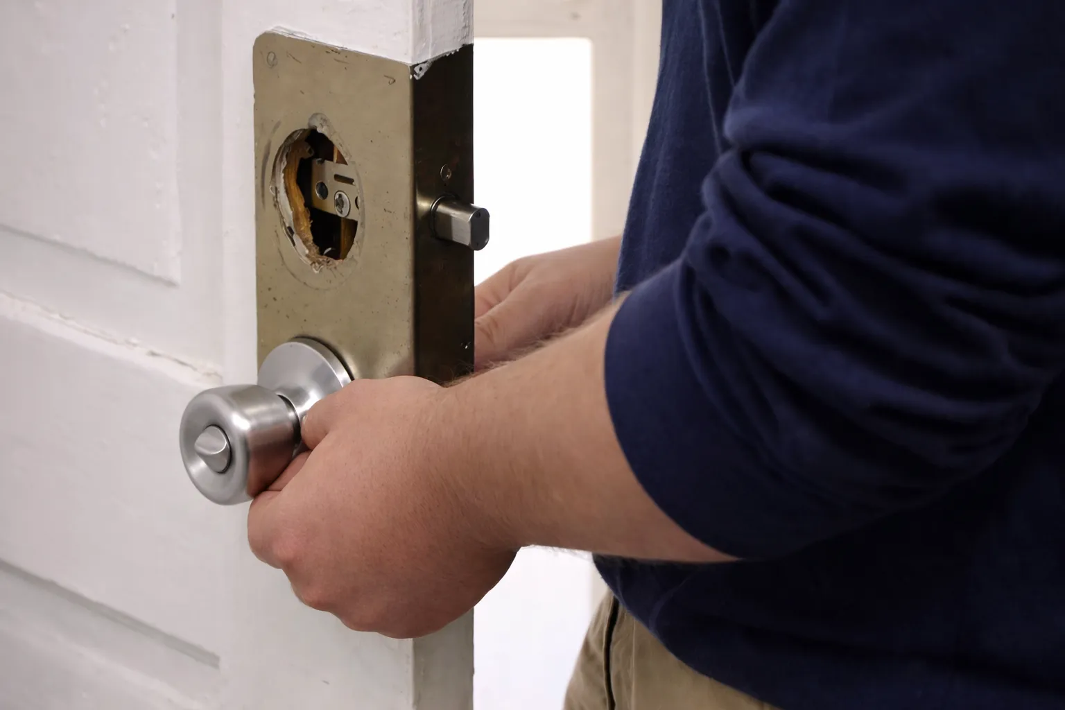 Lock changes / changing locks (after moving home, lost keys, break-ins, or security upgrades for domestic and commercial customers)