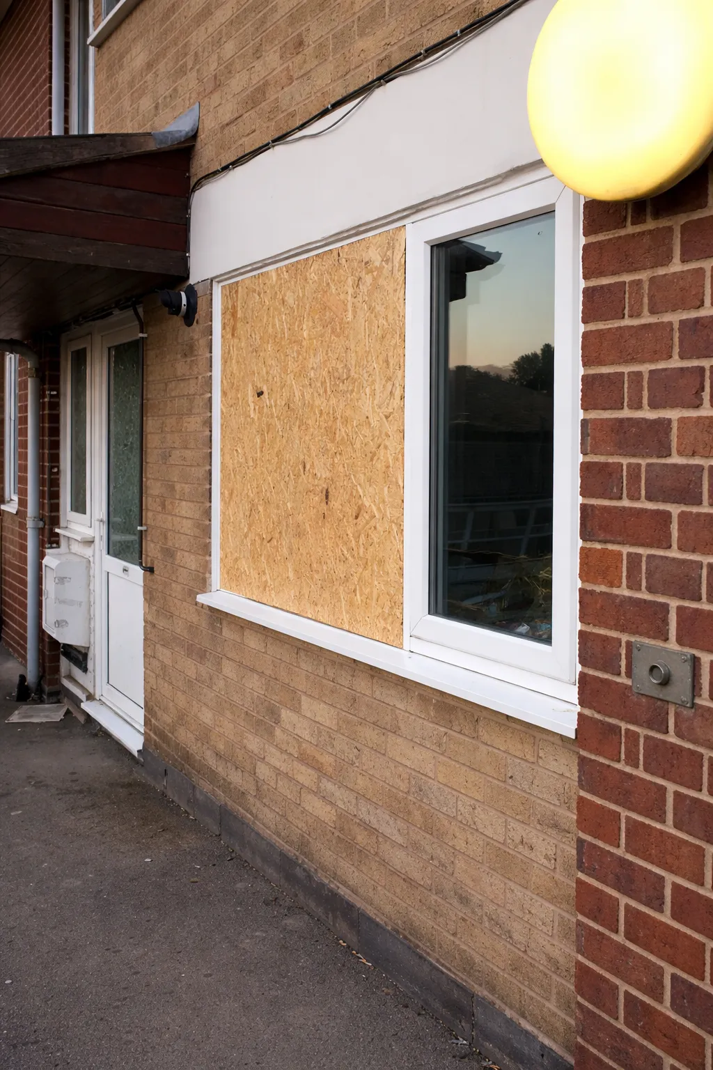 Emergency boarding up